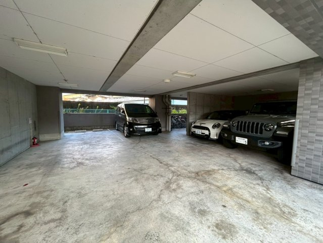 アスリート本町リバーウエストの駐車場