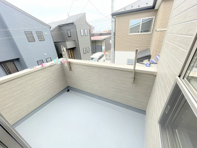 【バルコニー】 | 富士見市羽沢1丁目　新築一戸建住宅　全1棟　(ふじみ野店) | 陽当り良好な南側バルコニー。