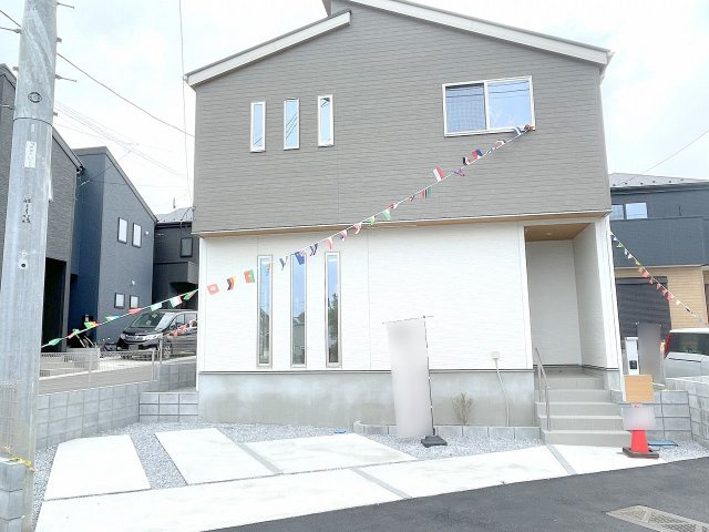 【外観】 | 富士見市羽沢1丁目　新築一戸建住宅　全1棟　(ふじみ野店) | 白とベージュを基調としたシンプルな外観。