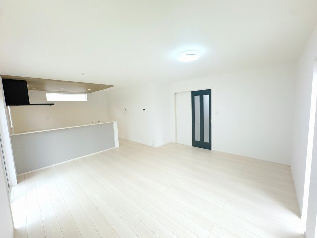 【居間・リビング】 | 富士見市羽沢1丁目　新築一戸建住宅　全1棟　(ふじみ野店) | 南からの陽光で、各部屋が陽だまりの暖かさ、さらに爽やかな風も満喫。