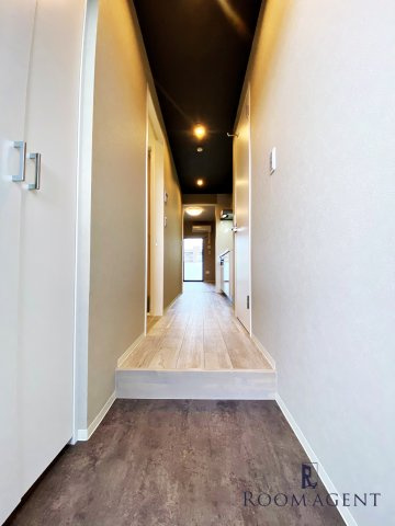 オープンブルーム八田StationFront(旧:RESIDENCIA八田StationFront)の玄関