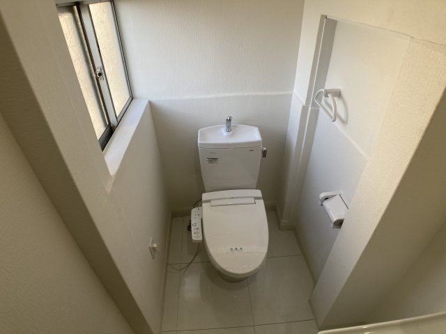 ビーコート鈴蘭台パートIのトイレ|温水洗浄便座付きのトイレ