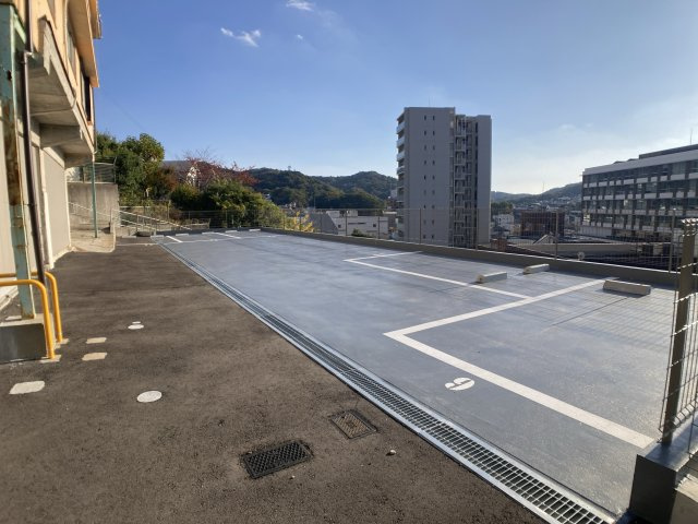 ビーコート鈴蘭台パートIの駐車場|敷地内に駐車場有ります