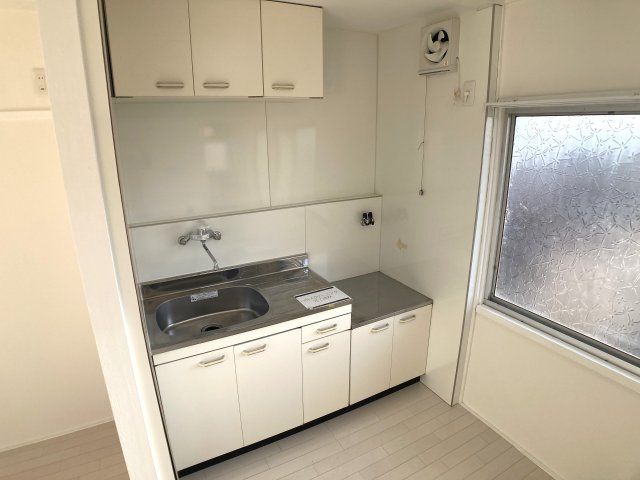 ビーコート鈴蘭台パートIのキッチン|入替済みガスコンロ対応キッチン