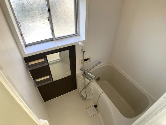 ビーコート鈴蘭台パートIの浴室|入替済みの追焚機能付のバスルーム