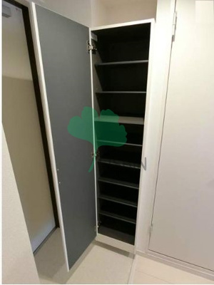 【玄関】 | リブリ・フジヨシヅカ(リブリフジ吉塚) | 下駄箱もしっかりついてます！