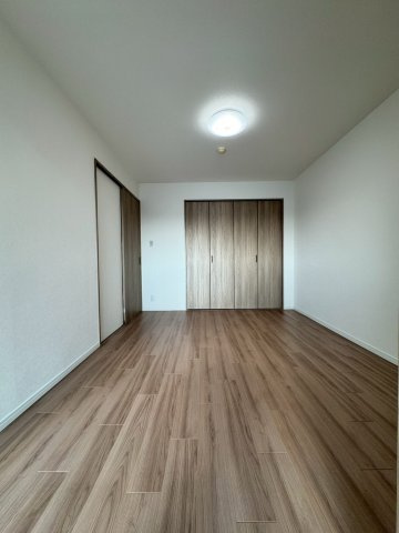 グランドシティダイアパレス吹田ガーデンコート四番館の洋室|約6帖