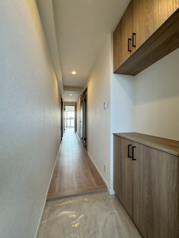 グランドシティダイアパレス吹田ガーデンコート四番館の玄関|シューズボックス付きで玄関もすっきり片付きます！
