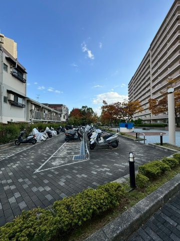 グランドシティダイアパレス吹田ガーデンコート四番館の駐輪場