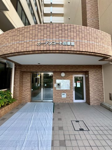 グランドシティダイアパレス吹田ガーデンコート四番館のエントランス