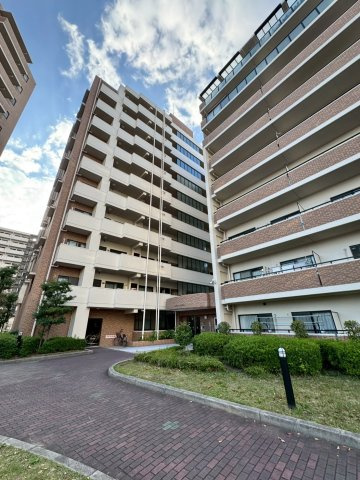 グランドシティダイアパレス吹田ガーデンコート四番館の外観|10階建て10階部分
室内リフォーム済みで設備類も新しく気持ちよく生活がスタートできます！
