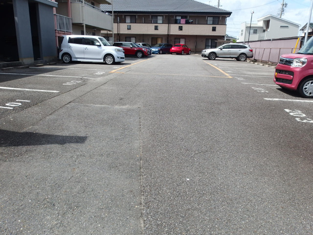 アビテ・ナポールの駐車場