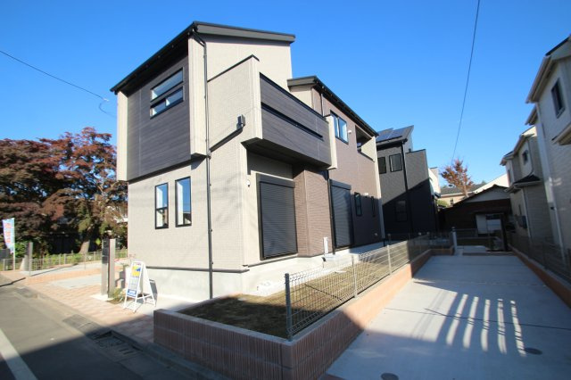 【Blooming Garden】小平小川町の外観|階に水回りがまとまった家事動線の良い間取りです。
リビング横には和室もあり小さなお子様からご年配の方までゆったり過ごせる空間です。
