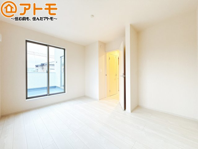 【寝室】 | 藤枝市藤岡三丁目7期　新築戸建　1号棟 | 各居室に収納がついているので、部屋の中をすっきり見せることができますね！