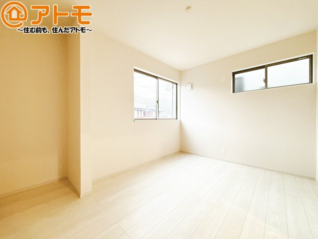【子供部屋】 | 藤枝市藤岡三丁目7期　新築戸建　1号棟 | 壁と床がシンプルな色合いだからこそ自分だけの空間を作れます♪お部屋作りのイメージは順調でしょうか♪