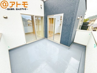 【バルコニー】 | 藤枝市藤岡三丁目7期　新築戸建　1号棟 | 陽当りの良いバルコニーはお洗濯物はもちろんお布団もふかふかになります♪