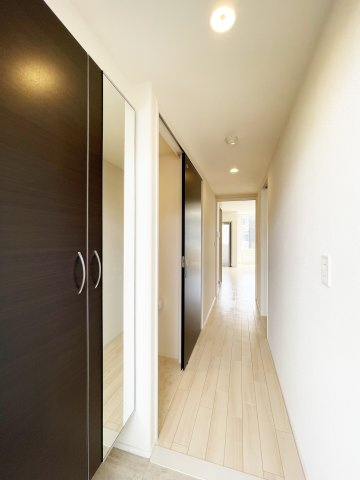 ユニヴァリィ県庁東の玄関