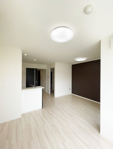 ユニヴァリィ県庁東の居間・リビング