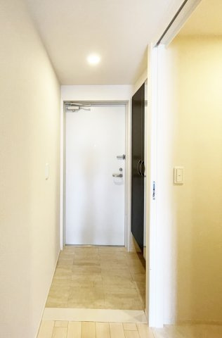 ユニヴァリィ県庁東の玄関