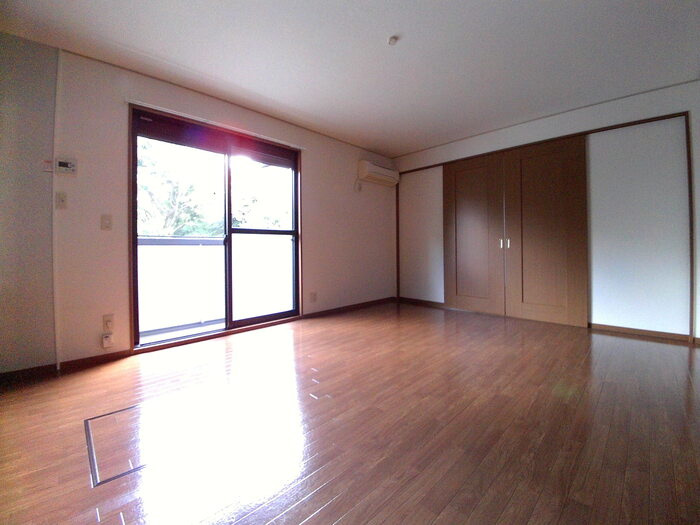 キャメリア・コートの居間・リビング