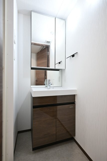 ＧＲＡＮＳＩＴＥ　ＮＡＫＡＭＥＧＵＲＯの独立洗面台|独立洗面台、朝の身支度には欠かせません