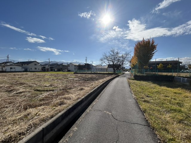 土地　篠ノ井御幣川の前面道路含む現地写真