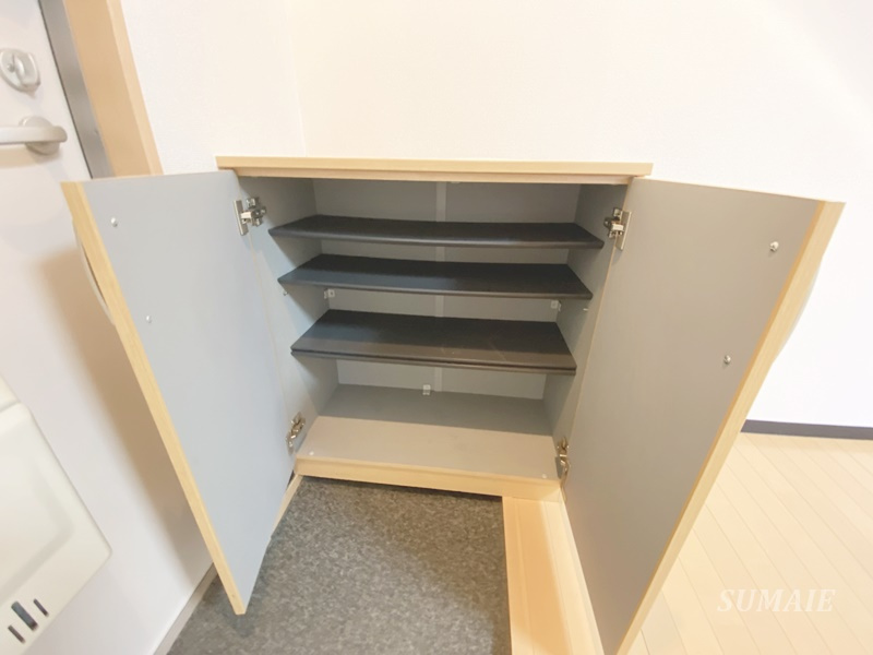 プレゼントコートの収納|シューズボックスです☆