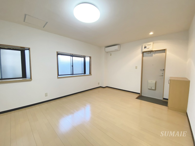 プレゼントコートの居間・リビング|9.6帖洋室☆