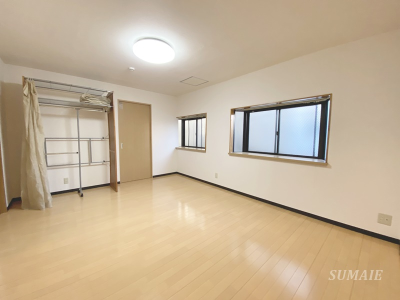 プレゼントコートの寝室|9.6帖洋室☆