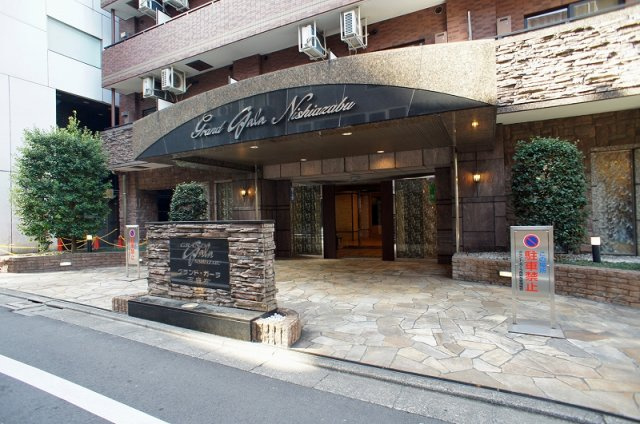 グランド・ガーラ西麻布のエントランス