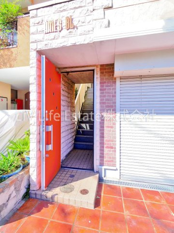 アリエスビルのエントランス