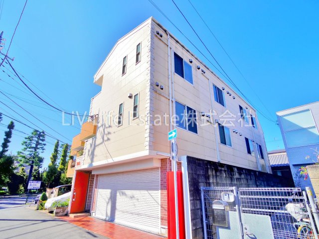 アリエスビルの外観