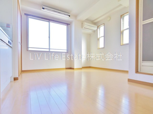 アリエスビルの居間・リビング