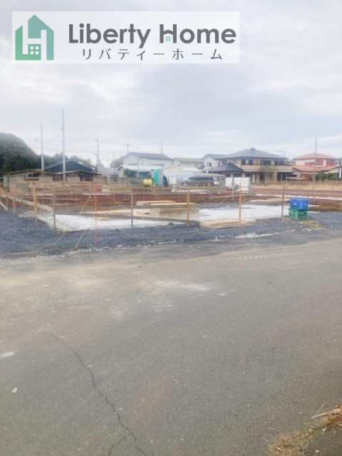 ひたちなか市田宮原1期　新築戸建　1号棟の前面道路含む現地写真