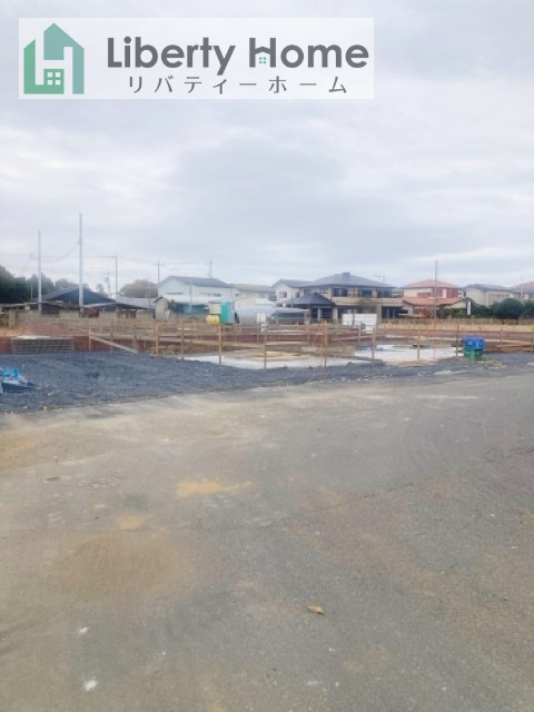 ひたちなか市田宮原1期　新築戸建　1号棟の前面道路含む現地写真