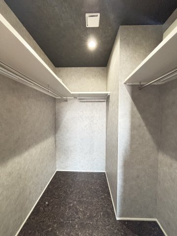 磯城郡田原本大字三笠の寝室|たくさん収納出来るウォークインクローゼット