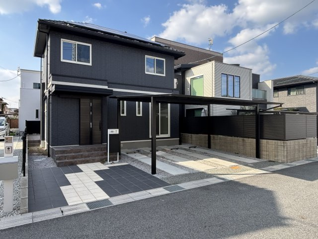 磯城郡田原本大字三笠の外観|カーポートもカッコいい２台が余裕で駐車できます