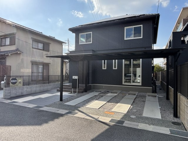 磯城郡田原本大字三笠の外観|外観もブラック調でカッコいいです