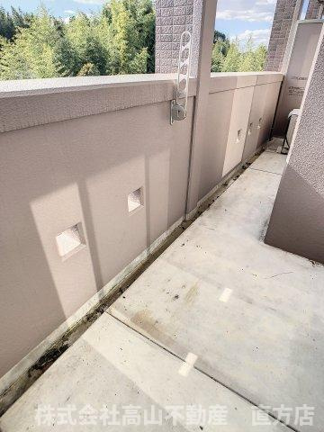 直方市大字感田の賃貸マンションのバルコニー