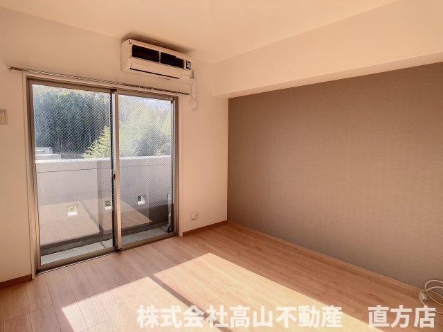 直方市大字感田の賃貸マンションの居間・リビング