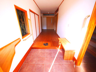 【玄関】 | 東金市二之袋　中古戸建 | 内外装リフォーム済み令和7年11月 敷地約449坪 ドックラン・家庭菜園・バーベキューが可能です