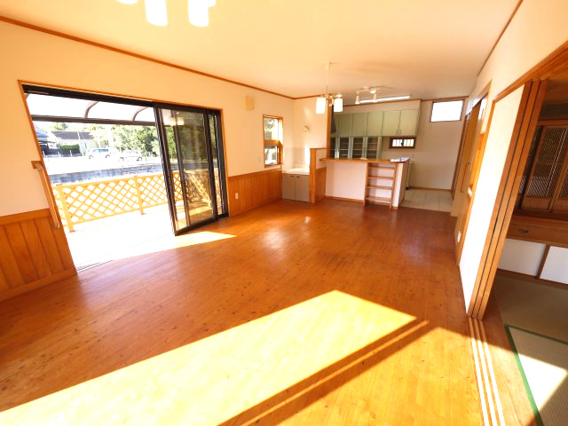 東金市二之袋　中古戸建の居間・リビング|内外装リフォーム済み令和7年11月 敷地約449坪 ドックラン・家庭菜園・バーベキューが可能です