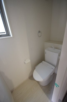 【内観：施工例】 | 【仲介手数料無料！！】日野市日野本町3丁目　新築戸建て（全4棟）1号棟　6099万円 | トイレ