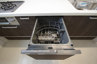 【内観：施工例】 | 【仲介手数料無料！！】日野市日野本町3丁目　新築戸建て（全4棟）1号棟　6099万円 | ビルトイン食洗機