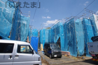【外観】 | 【仲介手数料無料！！】日野市日野本町3丁目　新築戸建て（全4棟）1号棟　6299万円 | 令和8年4月11日撮影　建築中
