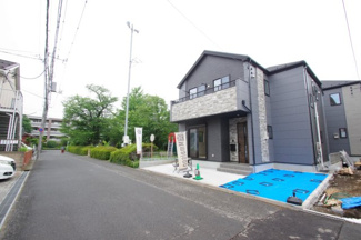 【前面道路含む現地写真】 | 西側隣接地は公園