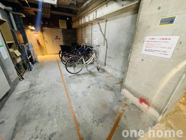 グリーンハイツ東三国の駐輪場|◆駐輪場は平置きタイプで出し入れがスムーズ！
◆最新の空き状況など、詳細につきましてはお気軽にお問い合わせください。