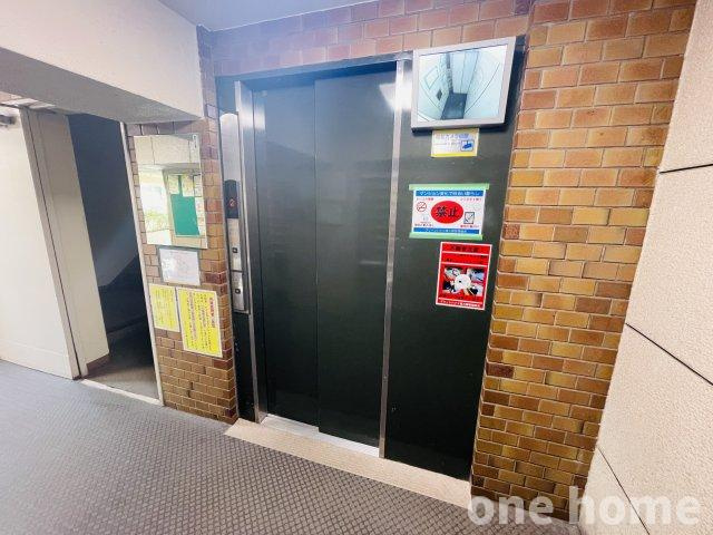 グリーンハイツ東三国のその他共用部分|◆エレベーターには防犯カメラが設置され、セキュリティー面に配慮されています!!
◆総戸数50戸の管理良好なマンションです!!