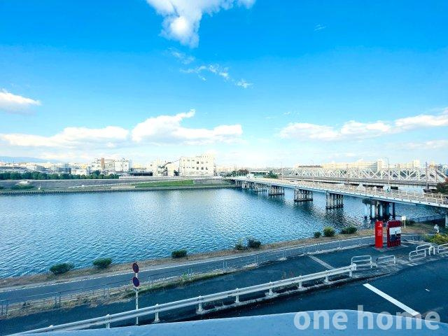 グリーンハイツ東三国の展望|◆バルコニーからの眺望です!!神崎川を望むリバービュー!!天気の良い日は青空を楽しめますね!!