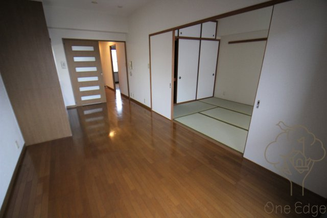 アルティスタ中津の居間・リビング